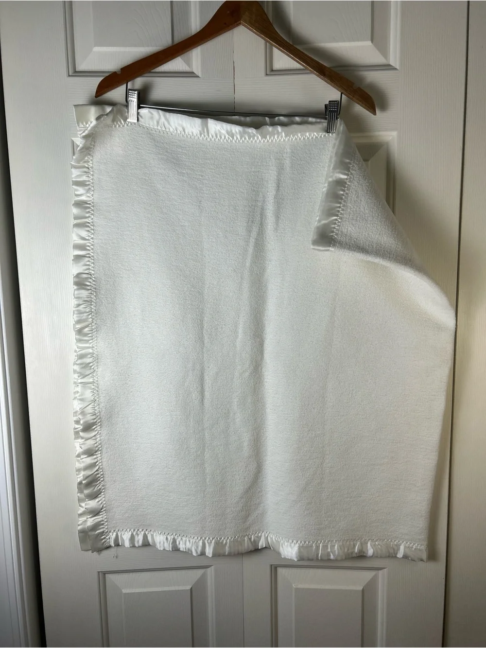 Vintage Carter's Teddy Bear Balloon Blanket White Silky Satin Edge Primary Color